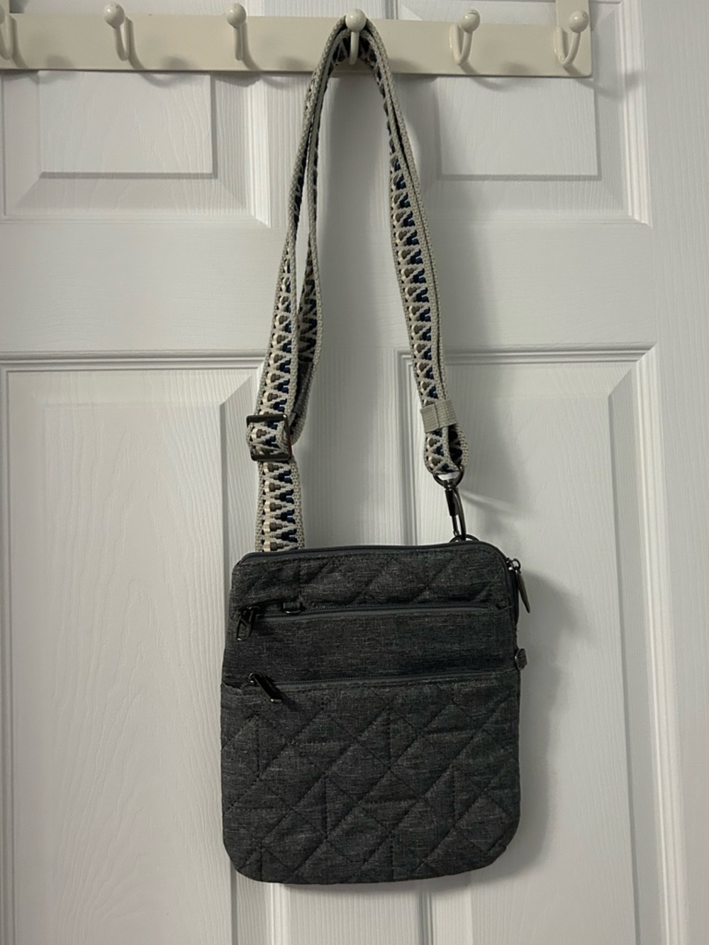 Travelon Quilted 5 Point Anti-Theft Crossbody Bag in Gray with Patterned Strap